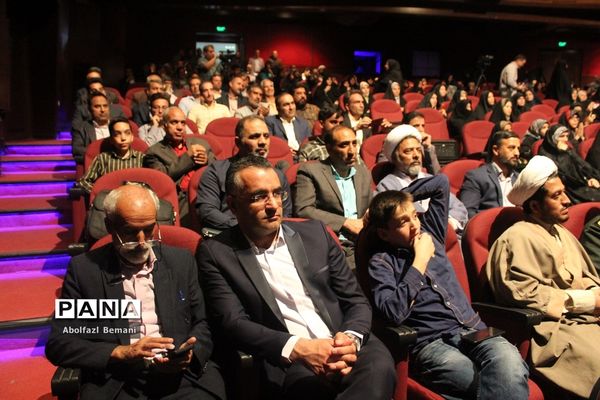 مراسم تقدیر از معلمان نمونه استانی و کشوری در قم