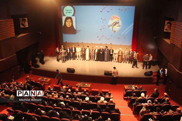 مراسم تقدیر از معلمان نمونه استانی و کشوری در قم