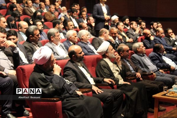 مراسم تقدیر از معلمان نمونه استانی و کشوری در قم