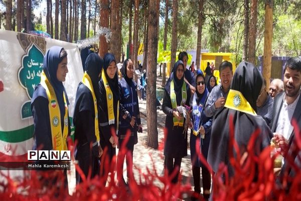 بازدید رئیس سازمان دانش‌آموزی فارس از اردوی تشکیلاتی دانش‌آموزان پیشتاز ناحیه چهار