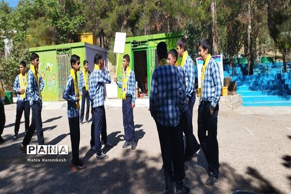 بازدید رئیس سازمان دانش‌آموزی فارس از اردوی تشکیلاتی دانش‌آموزان پیشتاز ناحیه چهار