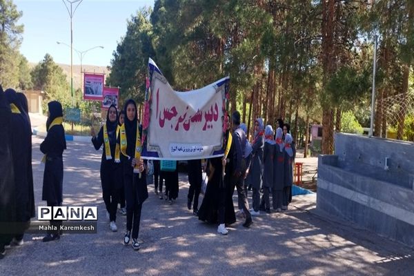 بازدید رئیس سازمان دانش‌آموزی فارس از اردوی تشکیلاتی دانش‌آموزان پیشتاز ناحیه چهار