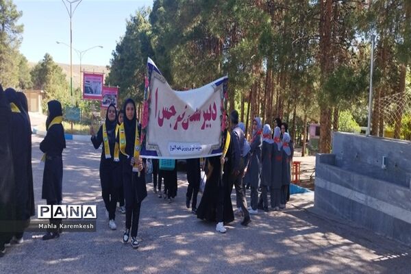 بازدید رئیس سازمان دانش‌آموزی فارس از اردوی تشکیلاتی دانش‌آموزان پیشتاز ناحیه چهار