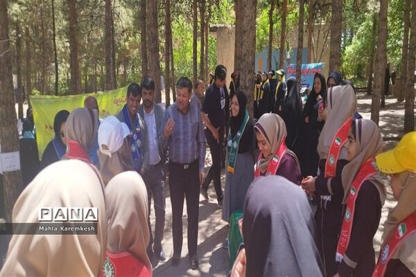 بازدید رئیس سازمان دانش‌آموزی فارس از اردوی تشکیلاتی دانش‌آموزان پیشتاز ناحیه چهار