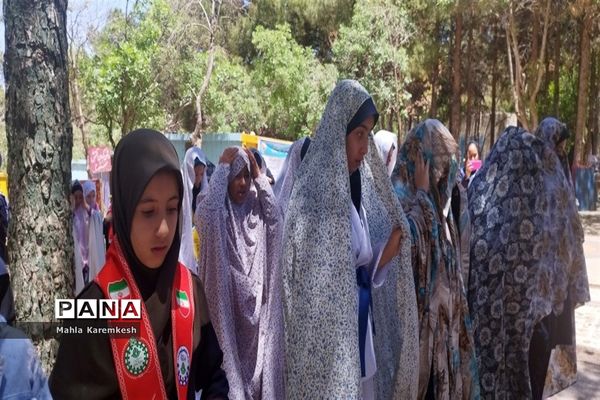 بازدید رئیس سازمان دانش‌آموزی فارس از اردوی تشکیلاتی دانش‌آموزان پیشتاز ناحیه چهار