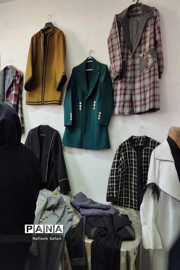 بازدید دانش‌آموزان دبیرستان حضرت مریم جعفرآباد از نمایشگاه هفته مشاغل