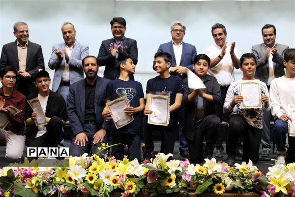 تجلیل از برترین‌های درسی و اخلاقی دبیرستان شاهد شهید مرتضوی‌ شهرستان‌قدس