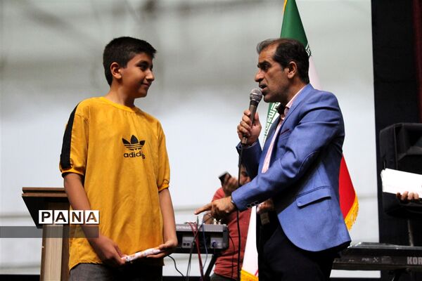 تجلیل از برترین‌های درسی و اخلاقی دبیرستان شاهد شهید مرتضوی‌ شهرستان‌قدس