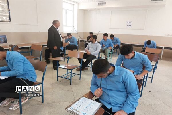 برگزاری لیگ جهاد تبیین در بین دانش‌آموزان در بیضا