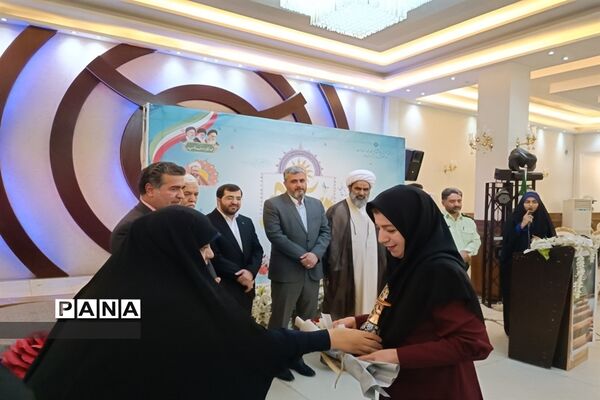 آیین تجلیل از معلمان نمونه شهرستان ملارد