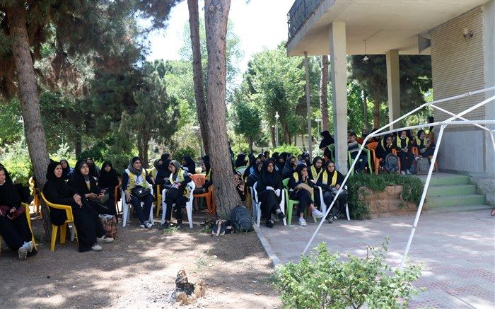 برگزاری اردوی قطبی مدرسه‌ای دانش‌آموزان عضو سازمان دانش‌آموزی نجف آباد/فیلم