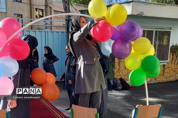 گرامیداشت هفته معلم در دبیرستان تربیت و طالقانی رودهن