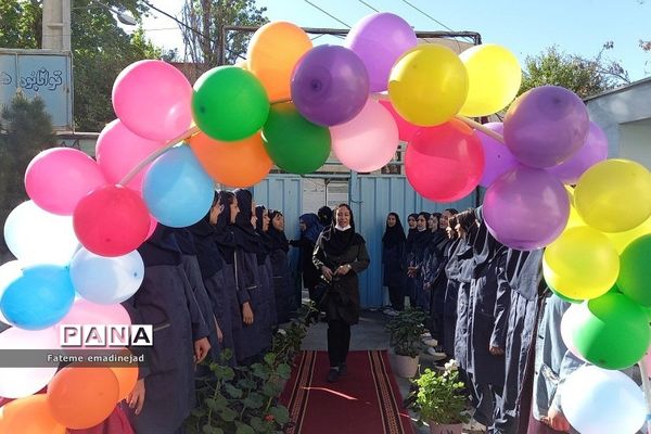 گرامیداشت هفته معلم در دبیرستان تربیت و طالقانی رودهن