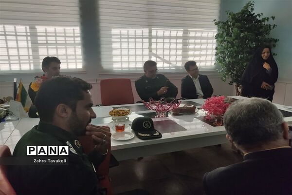 تقدیر از معلمان دبستان دخترانه احرامیان ناحیه یک یزد