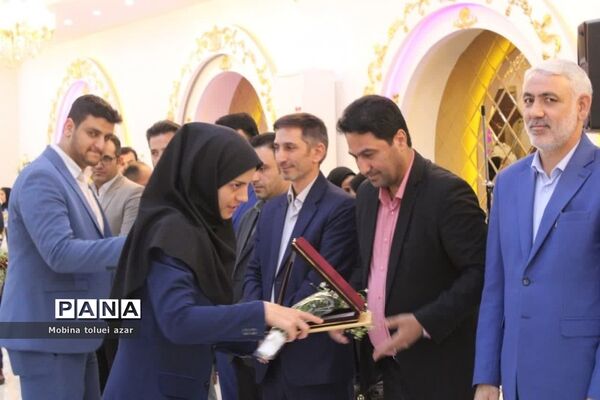 همایش سپاس معلم در ناحیه یک بهارستان