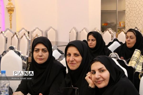 همایش سپاس معلم در ناحیه یک بهارستان