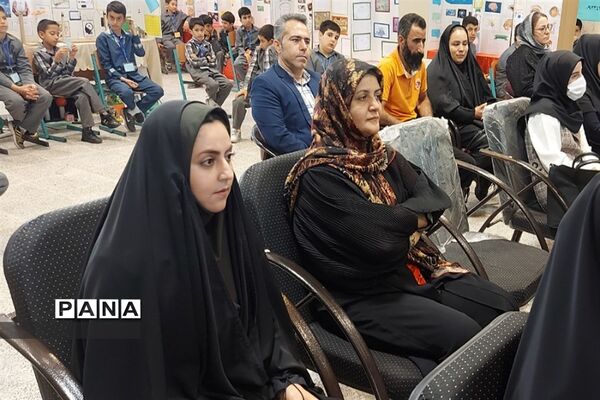 تقدیر از دانش‌آموزان پروژه‌های علمی جابر ابن حیان در دبستان پسرانه فرهنگیان قرچک