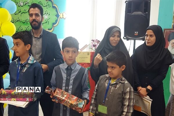 تقدیر از دانش‌آموزان پروژه‌های علمی جابر ابن حیان در دبستان پسرانه فرهنگیان قرچک