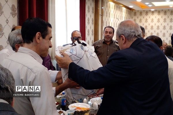 تقدیر ازفعالان عرصه تعلیم و تربیت در ناحیه یک شهرری