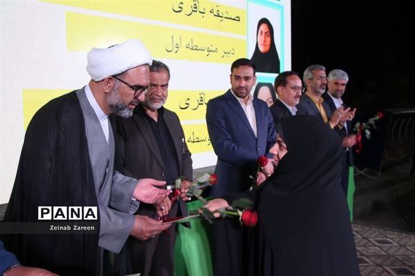 همایش بزرگداشت مقام معلم در شهرستان مهریز
