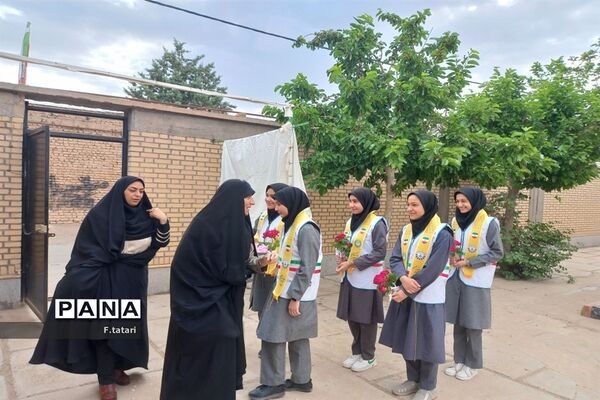گرامیداشت هفته مقام معلم در شهرستان بام و صفی آباد