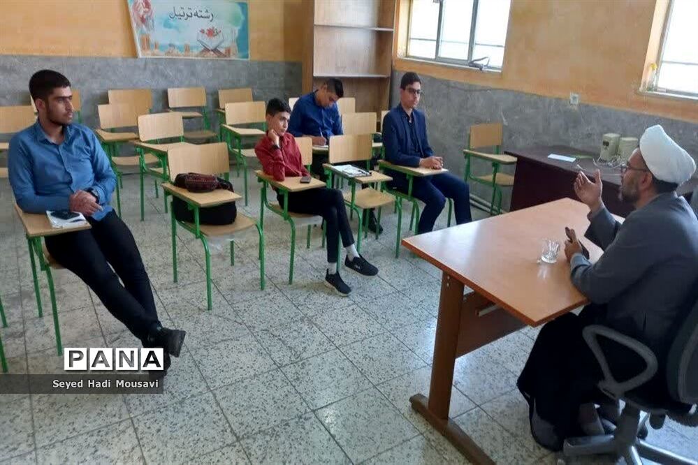 کارگاه توانمند‌سازی دانش‌آموزان برگزیده استانی مسابقات قرآن و عترت ناحیه یک یزد