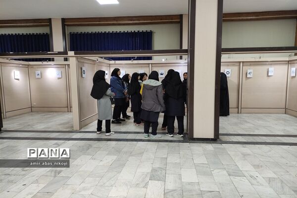 افتتاحیه نمایشگاه توانمندی‌های دانش‌آموزان رشته گرافیک هنرستان امیرکبیر ناحیه یک ساری