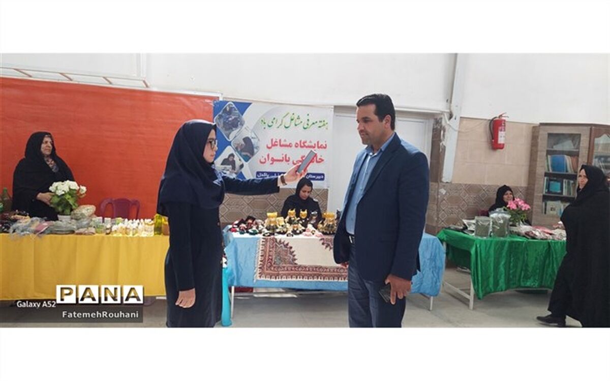 هدف از برگزاری نمایشگاه مشاغل خانگی پیروی از شعار سال است