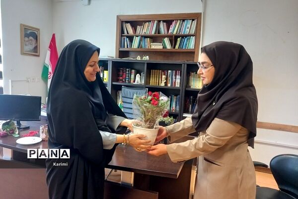 تبریک مسئولان آموزش و پرورش رودهن به معلمان مدارس همزمان با هفته معلم