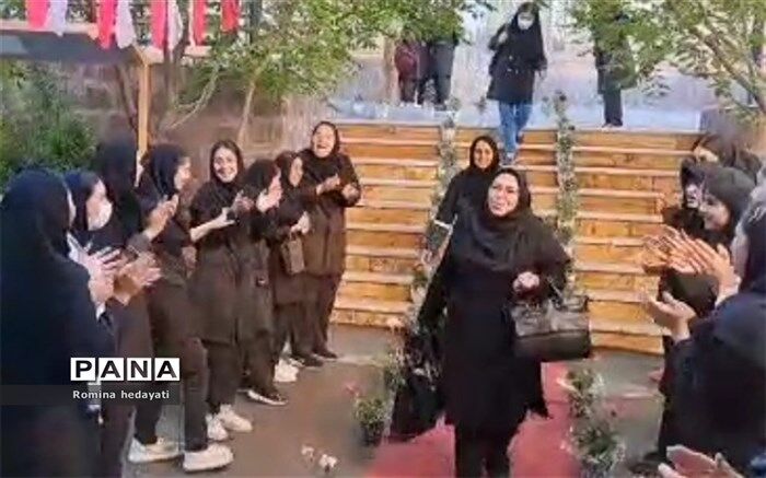 جشن هفته معلم در هنرستان مبتکران رودهن با حضور مسئولین برگزار شد/فیلم