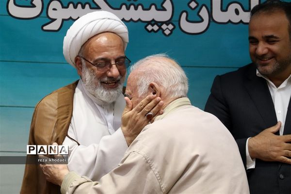 تجلیل ازمعلمان پیشکسوت در باشگاه فرهنگیان تبریز