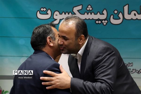 تجلیل ازمعلمان پیشکسوت در باشگاه فرهنگیان تبریز