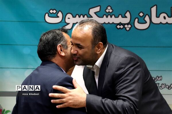 تجلیل ازمعلمان پیشکسوت در باشگاه فرهنگیان تبریز