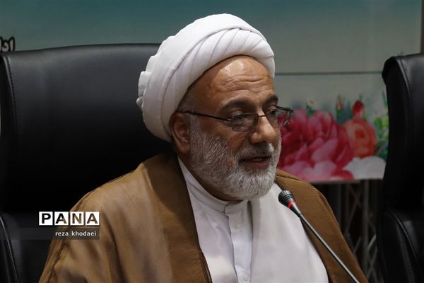 تجلیل ازمعلمان پیشکسوت در باشگاه فرهنگیان تبریز