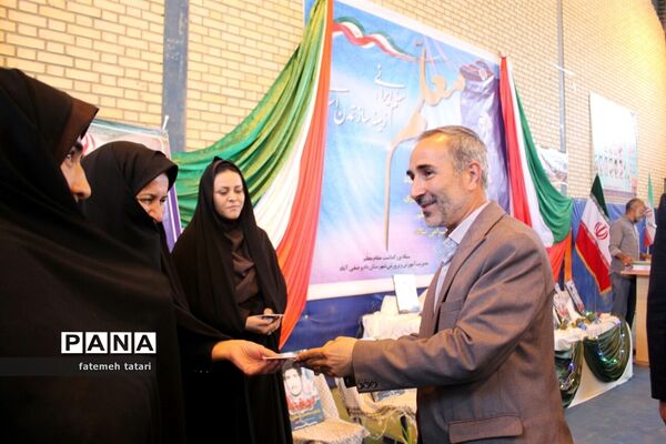 همایش بزرگ هفته بزرگداشت مقام معلم درشهرستان بام و صفی آباد