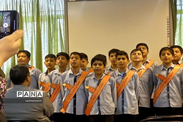 بازدید مدیرکل دفتر انتشارات و فن‌آوری آموزشی از دبستان مالک اشترمنطقه ۱۰