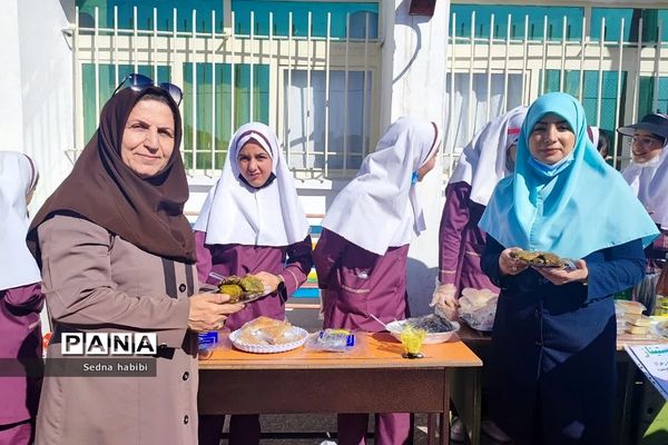 طرح یک‌روزه در مدرسه بدون کیف در دبستان حضرت زهرا(س) یک رودهن