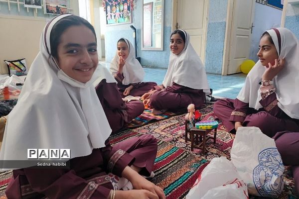 طرح یک‌روزه در مدرسه بدون کیف در دبستان حضرت زهرا(س) یک رودهن