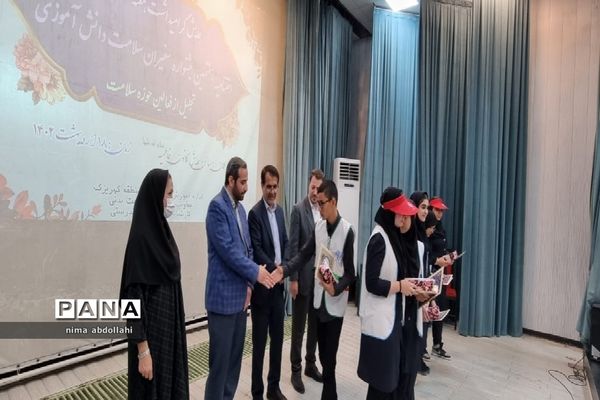 همایش هفته سلامت و تجلیل از منتخبین هفتمین جشنواره سفیران سلامت و فعالان حوزه سلامت