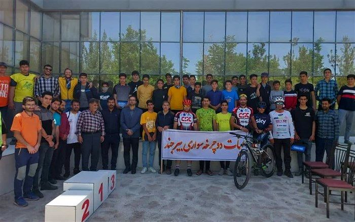 مسابقه دوچرخه‌سواری بزرگداشت مقام معلم در بیرجند برگزار شد