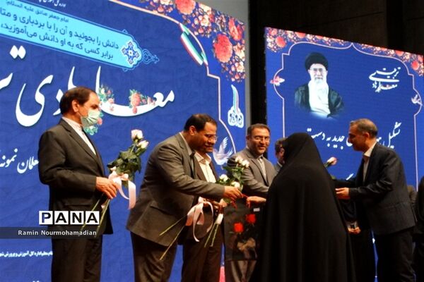 آیین تجلیل از معلمان نمونه شهر تهران