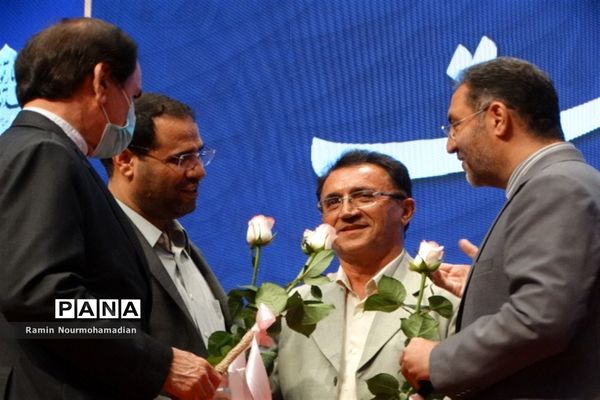 آیین تجلیل از معلمان نمونه شهر تهران