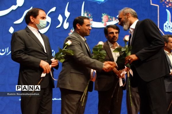 آیین تجلیل از معلمان نمونه شهر تهران