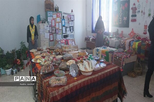 نمایشگاه دست ساخته های دانش‌آموزان کامفیروز