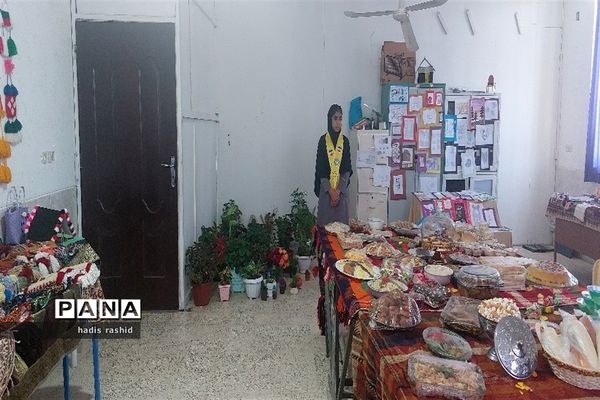نمایشگاه دست ساخته های دانش‌آموزان کامفیروز