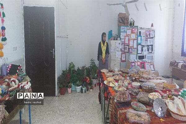 نمایشگاه دست ساخته های دانش‌آموزان کامفیروز