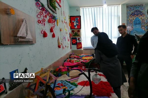 نمایشگاه دست ساخته های دانش‌آموزان کامفیروز
