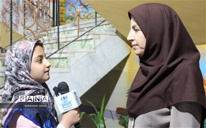 تجلیل کانون فرهنگی تربیتی امام خمینی(ره) کرمانشاه از دانش‌آموزان و معلمان فعال/فیلم