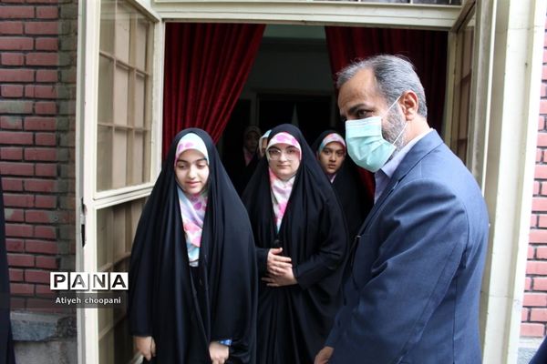 بازدید معاون پرورشی و فرهنگی شهر تهران از مسابقات مشاعره