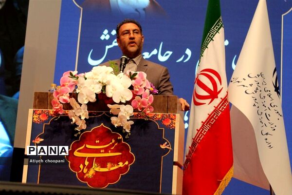 همایش تجلیل از معلمان نمونه شهر تهران «معلم هادی تربیت»